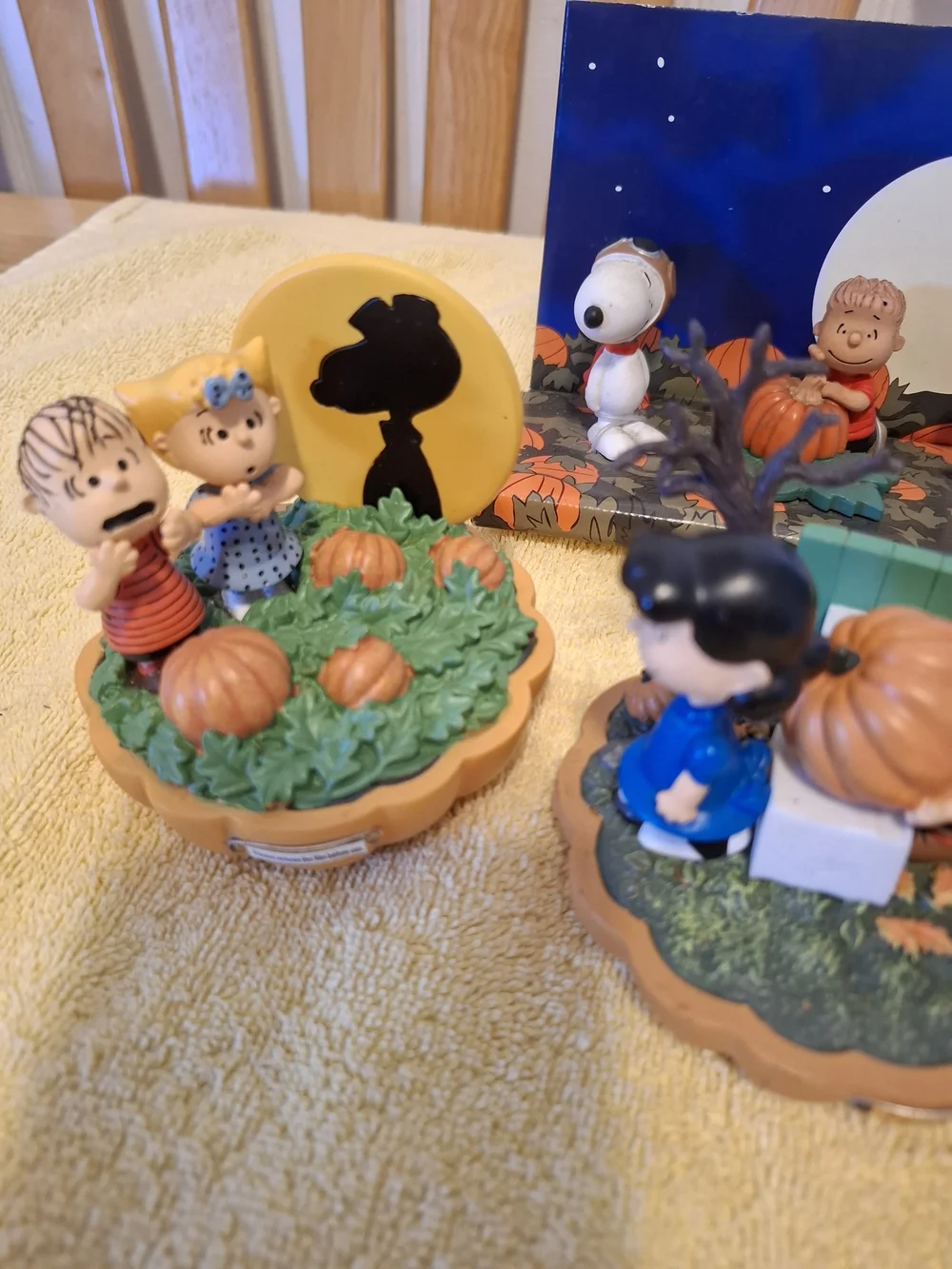 Peanuts Halloween Figurine Set - Orange & Green Holiday Decor by Peanuts